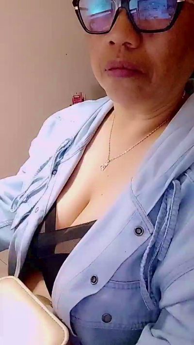 valerillis live cam on Cam4