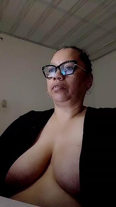 valerillis live cam on Cam4
