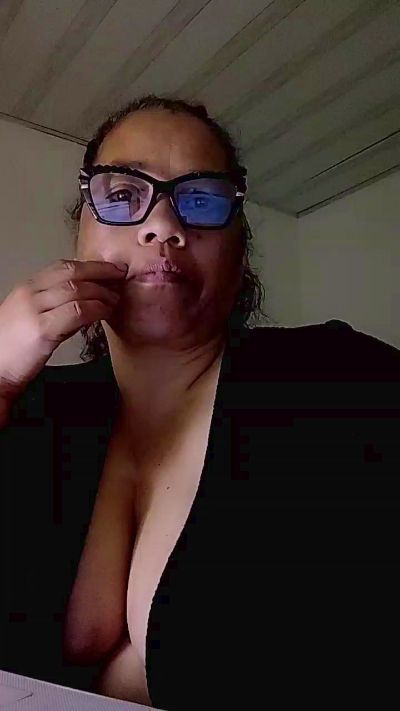 valerillis live cam on Cam4