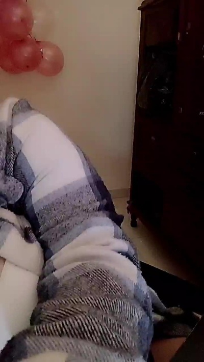 valerillis live cam on Cam4