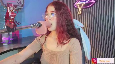 valkaa_teen live cam on Cam4