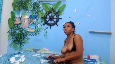 vanessa18nice live cam on Cam4