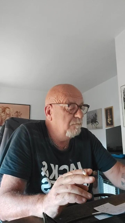 vecchioporco7 live cam on Cam4