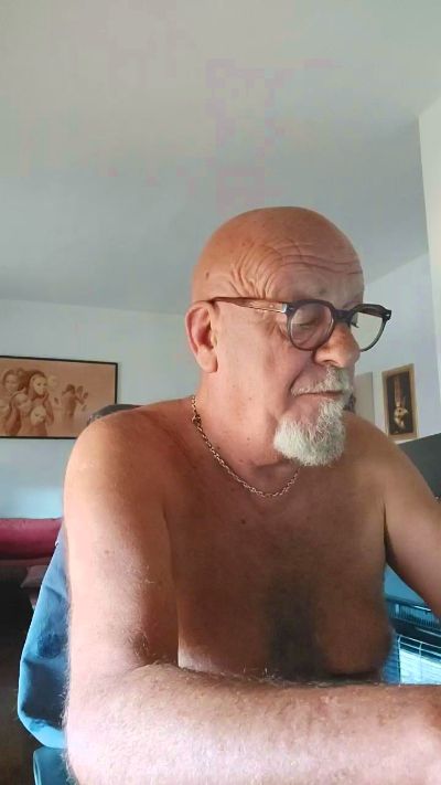 vecchioporco7 live cam on Cam4