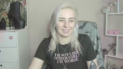 velvetanne live cam on Cam4