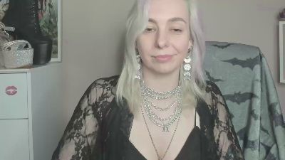 velvetanne live cam on Cam4