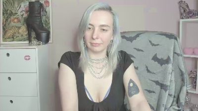 velvetanne live cam on Cam4