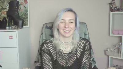 velvetanne live cam on Cam4