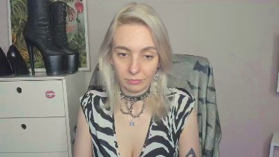 velvetanne live cam on Cam4