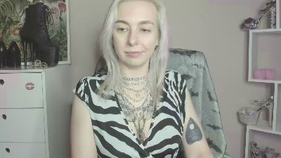 velvetanne live cam on Cam4