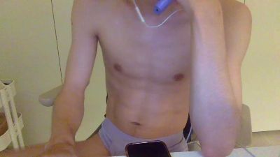 vic8215 live cam on Cam4