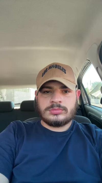 victorhneves888 live cam on Cam4