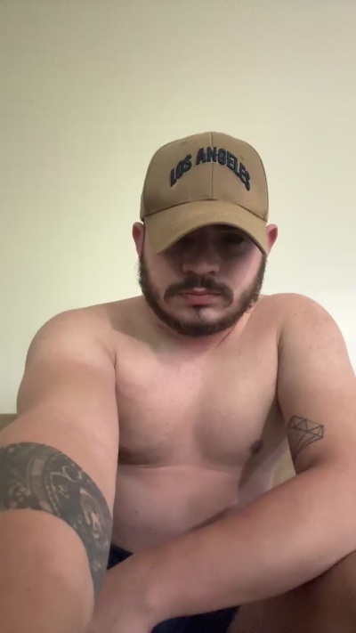 victorhneves888 live cam on Cam4