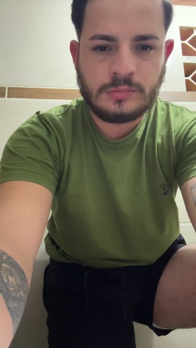 victorhneves888 live cam on Cam4