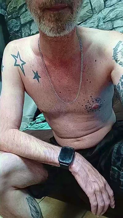 vijunior80 live cam on Cam4