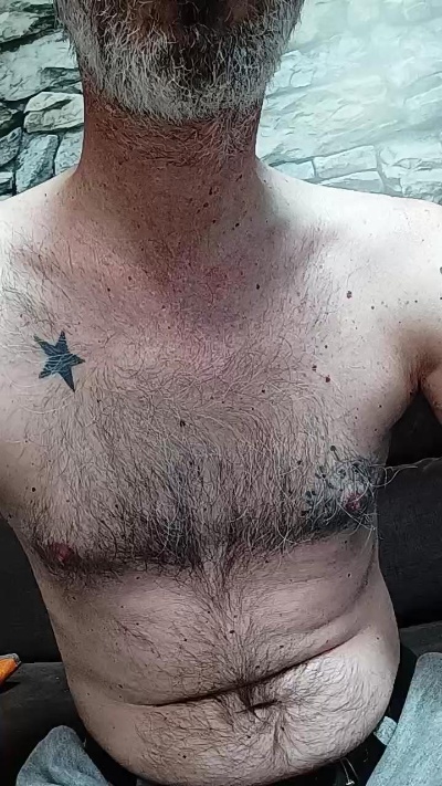 vijunior80 live cam on Cam4