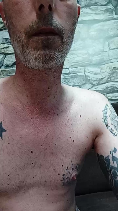 vijunior80 live cam on Cam4