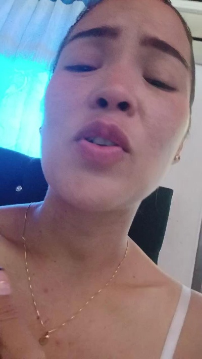 violetta56 live cam on Cam4
