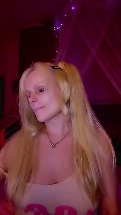 violette05 live cam on Cam4