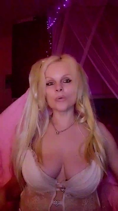 violette05 live cam on Cam4