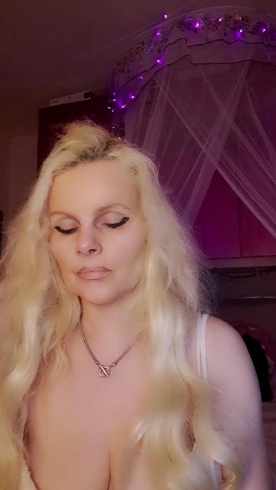 violette05 live cam on Cam4