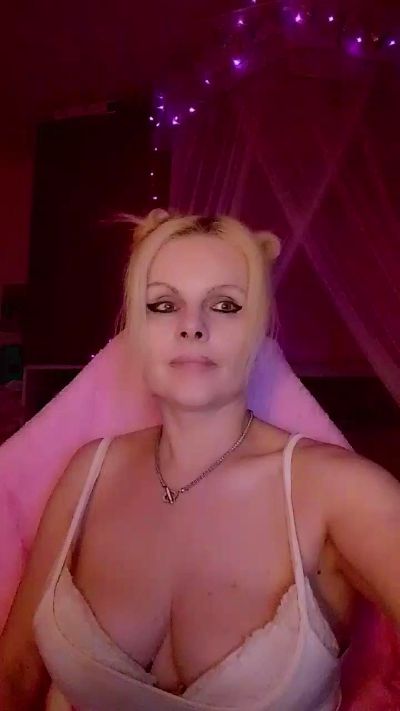 violette05 live cam on Cam4