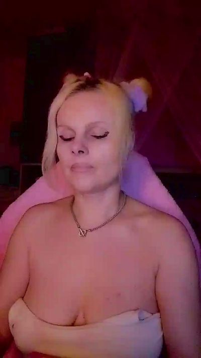 violette05 live cam on Cam4