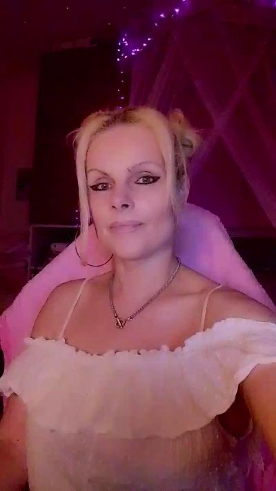 violette05 live cam on Cam4