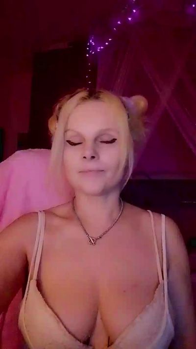 violette05 live cam on Cam4