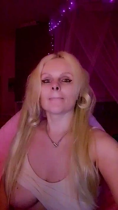 violette05 live cam on Cam4