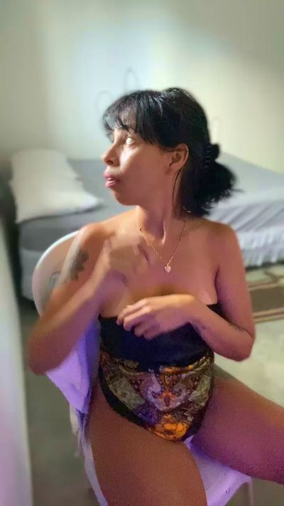 vivi180 live cam on Cam4