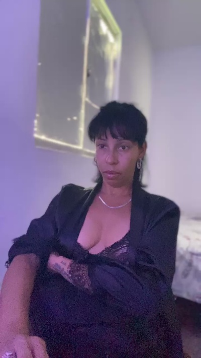vivi180 live cam on Cam4