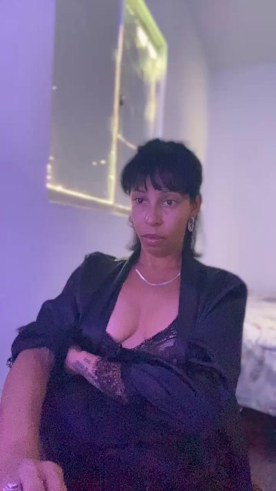 vivi180 live cam on Cam4