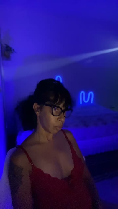 vivi180 live cam on Cam4