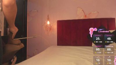 vnuss__ live cam on Cam4