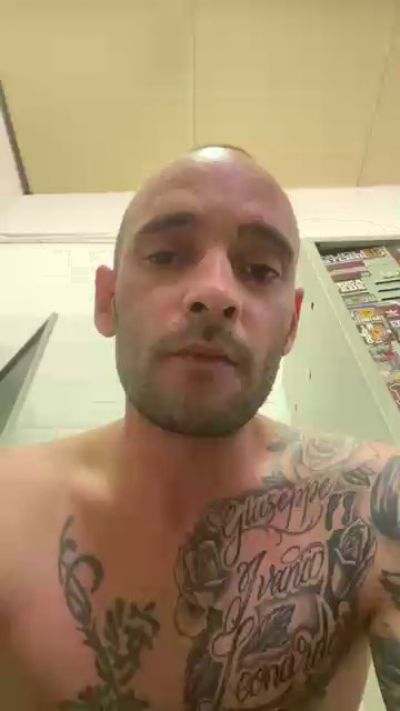 voglioso198 live cam on Cam4