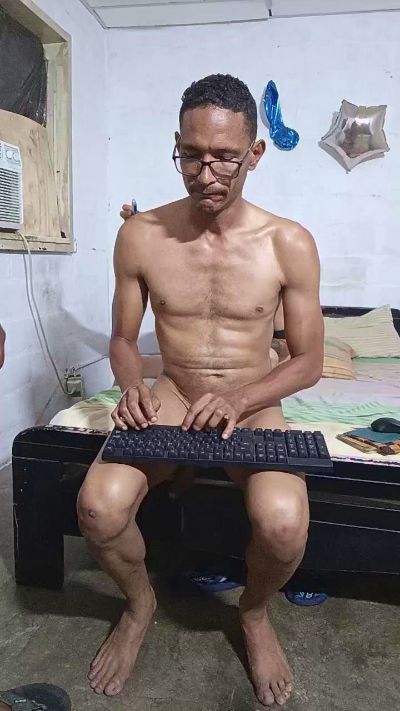 vzlaman_24cm live cam on Cam4