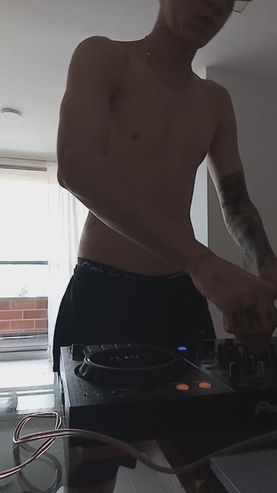 w33d_420 live cam on Cam4