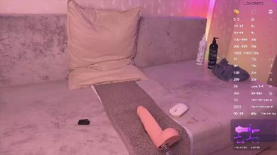 walt_enjoy live cam on Cam4