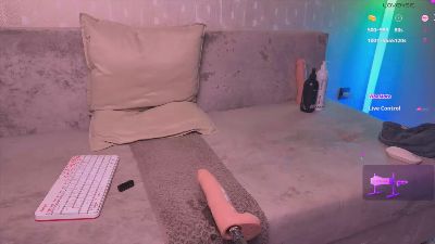 walt_enjoy live cam on Cam4