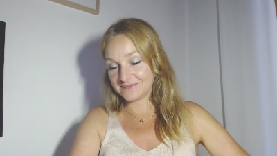 wildALICIA live cam on Cam4