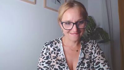 wildALICIA live cam on Cam4