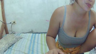 wildpoohkhaye live cam on Cam4