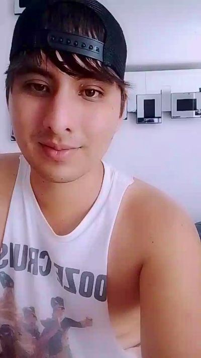 wildwolfhot live cam on Cam4