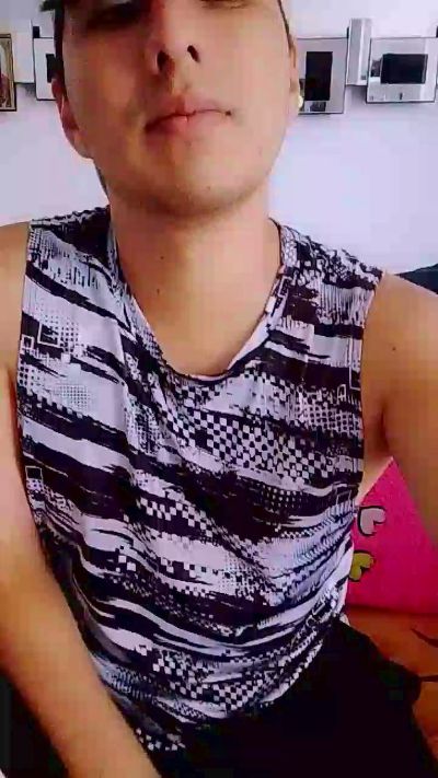 wildwolfhot live cam on Cam4