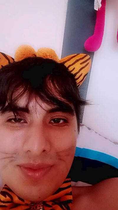 wildwolfhot live cam on Cam4