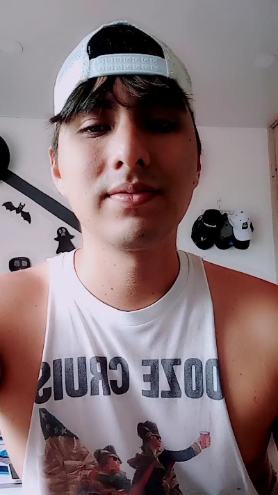 wildwolfhot live cam on Cam4