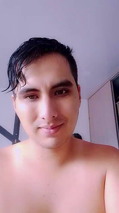 wildwolfhot live cam on Cam4