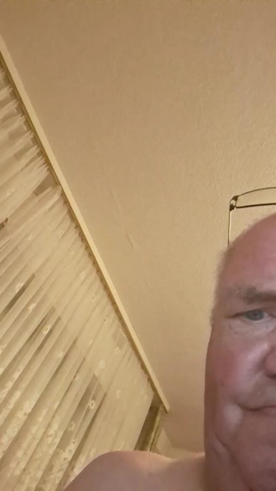 willi3600 live cam on Cam4