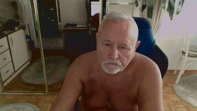 wlodek560 live cam on Cam4